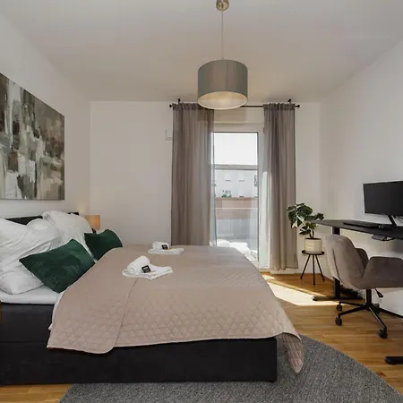 Luxurioeses 4-zimmer-apt Im Boutique-stil I Top-lage I Familienfreundlich I Balkon I Kueche I Netflix I Kostenloser Parkplatz I 110 M2