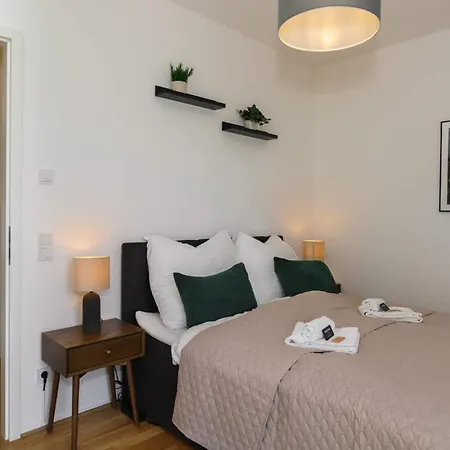 Appartement Luxurioeses 4-zimmer-apt Im Boutique-stil I Top-lage I Familienfreundlich I Balkon I Kueche I Netflix I Kostenloser Parkplatz I 110 M2