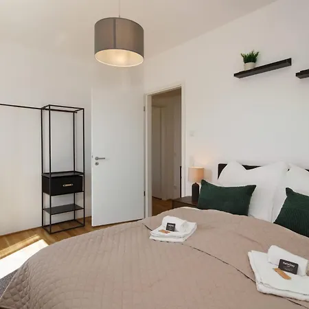 Appartement Luxurioeses 4-zimmer-apt Im Boutique-stil I Top-lage I Familienfreundlich I Balkon I Kueche I Netflix I Kostenloser Parkplatz I 110 M2 Eltville am Rhein