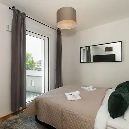 Luxurioeses 4-zimmer-apt Im Boutique-stil I Top-lage I Familienfreundlich I Balkon I Kueche I Netflix I Kostenloser Parkplatz I 110 M2 Appartement