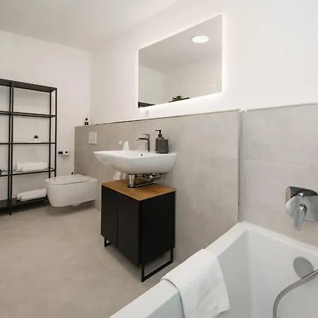 Luxurioeses 4-zimmer-apt Im Boutique-stil I Top-lage I Familienfreundlich I Balkon I Kueche I Netflix I Kostenloser Parkplatz I 110 M2 Apartman *