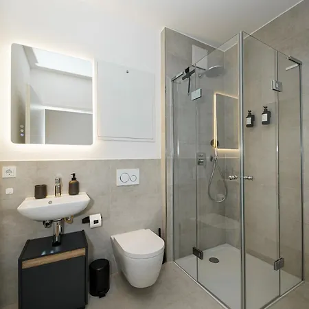 Appartement Luxurioeses 4-zimmer-apt Im Boutique-stil I Top-lage I Familienfreundlich I Balkon I Kueche I Netflix I Kostenloser Parkplatz I 110 M2 *